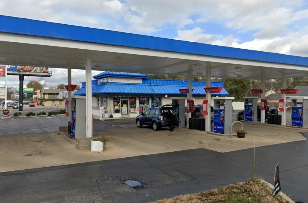 Clerks cited after gas station, store caught selling alcohol to minors ...